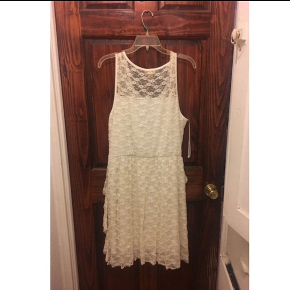 White plus size dress - Picture 4 of 5